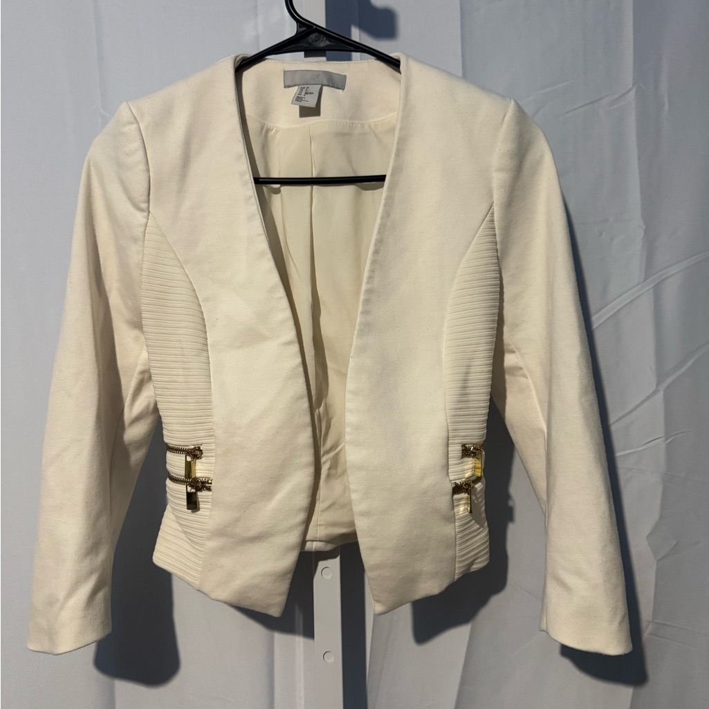 H&M Cream Buttonless Short Blazer With Gold Accents Size 2